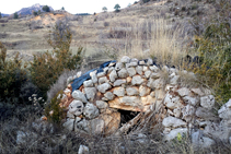 Forat dels Trumfos en la Planassa, cerca del Collet de la Sansa (fuera de itinerario).