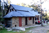 Refugio del Estany Llong, un refugio de alta montaña situado en pleno corazón del Parque Nacional.