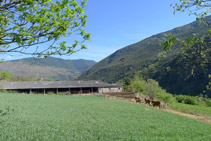 Granja que dejamos atrás a mano derecha.