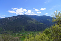 Vistas del valle del río Noguera Pallaresa y de la Torreta del Orri (2.439m).