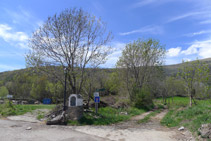 Tomamos el camino de Enviny (abandonamos la carretera asfaltada).