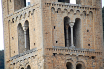 Detalle del campanario de Sant Cristòfol de Beget.