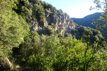 La subida por el Grau es exigente pero muy bonita y nos permite conocer cómo eran los antiguos caminos de herradura.