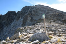 Collada de Abellers, en el límite del Parque Nacional, divisoria de aguas entre el valle de Besiberri y el valle de Llubriqueto.