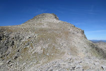 Vista del cono cimero del pico de Abellers.