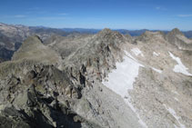 Mirada atrás desde la cima hacia el Besiberri Sur.