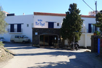 Hotel Portlligat. Nosotros giramos a la derecha.