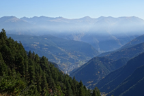 Tenemos unas vistas impresionantes de la Massana y de las montañas del centro y sur de Andorra.