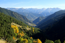 Vistas del valle de Arinsal, con el pueblo de Arinsal al fondo.