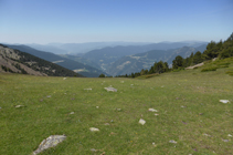 Vista panoràmica hacia el S de Andorra desde el collado de la Caülla.