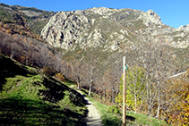 El Bac de la Ruira, con vistas a las Roques de l´Oratori y al Roc del Dui.