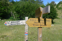 Desvío al mirador de Belagua.