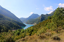 Vistas al embalse de Escales.