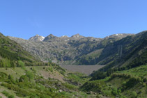 Llegando al embalse de Sallente (vistas desde la carretera).