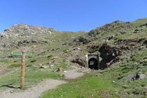 Desde el desvío, tomamos el Carrilet hacia la izquierda e inmediatamente cruzamos un primer túnel.