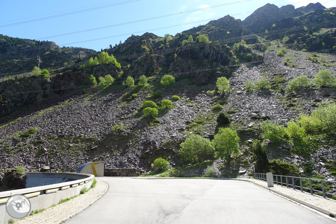 Estany Gento por el camino de la canal de Pigolo 1 