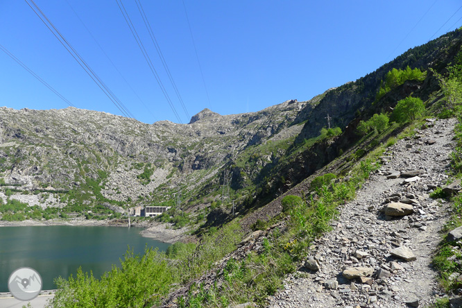 Estany Gento por el camino de la canal de Pigolo 1 