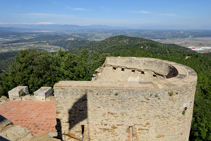 Vistas del Pirineo y la llanura ampurdanesa desde Sant Miquel.