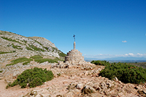 Collado y cruz de Santa Caterina.