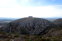 El castillo del Montgrí visto desde las proximidades del Montplà.