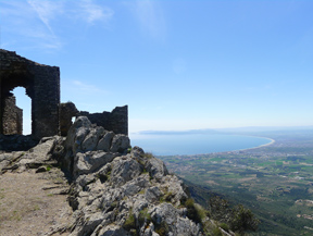 Castillo de Sant Salvador de Verdera desde Sant Pere de Rodes 