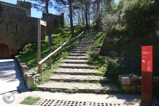 Castillo de Sant Salvador de Verdera desde Sant Pere de Rodes  1 