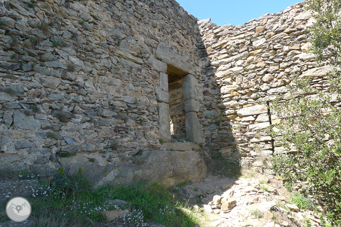 Castillo de Sant Salvador de Verdera desde Sant Pere de Rodes  1 