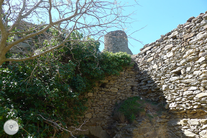 Castillo de Sant Salvador de Verdera desde Sant Pere de Rodes  1 