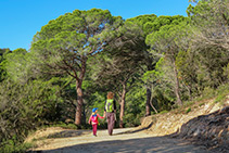 Tramo de pista que conecta con la población de Cabrera de Mar.