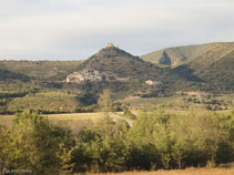 Vistas del pueblo y del castillo de Orcau desde los alrededores