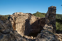 Restos de la iglesia de Sant Pere del Castell Vell.