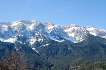 La espectacular cara norte de la sierra del Cadí.