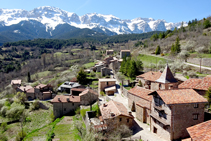 Vistas del Cadí y del pueblo desde el castillo del Quer.