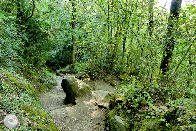 El salto de Sallent y los riscos de Casadevall desde Rupit 1 