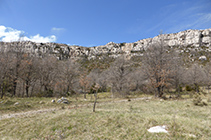 Una última mirada atrás hacia los Cingles de Vallcebre.