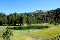 El bucólico lago dera Lòssa.