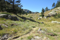 Desvío donde giramos a la izquierda y tomamos el sendero que nos lleva directos al lago dera Lòssa.