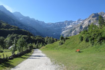 Un banco nos invita a hacer una pausa y relajarnos contemplando el maravilloso paisaje.