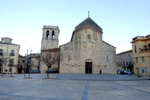 Plaza e iglesia de Sant Pere.