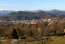 La ciudad de Olot y el Pirineo oriental.