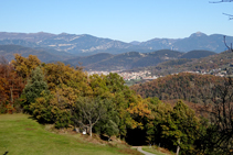 Vistas al Bassegoda desde el volcán del Racó.