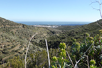 Vistas sobre Cadaqués bajando por el valle de Sant Vicenç.