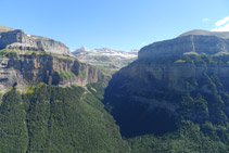 Circo de Cotatuero desde el mirador de Calcilarruego.