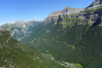 Valle de Ordesa (O) desde el mirador de Calcilarruego.