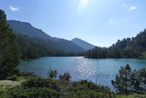 Lago oriental de Les Laquettes (desde la lengua de tierra que separa las dos masas de agua).