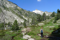 Remontamos el valle. El pico de Ramougn (3.011m) al fondo.