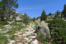 Hitos de piedras a lo largo del camino.