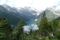 Lago de Orédon, picos de Estaragne (3.009m), presa de Cap de Long,...