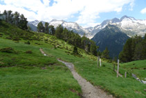 Camino que sale desde el collado de Estoudou y va hacia el lago de Orédon.