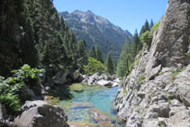 Zona de aguas tranquilas del río Caldarés.